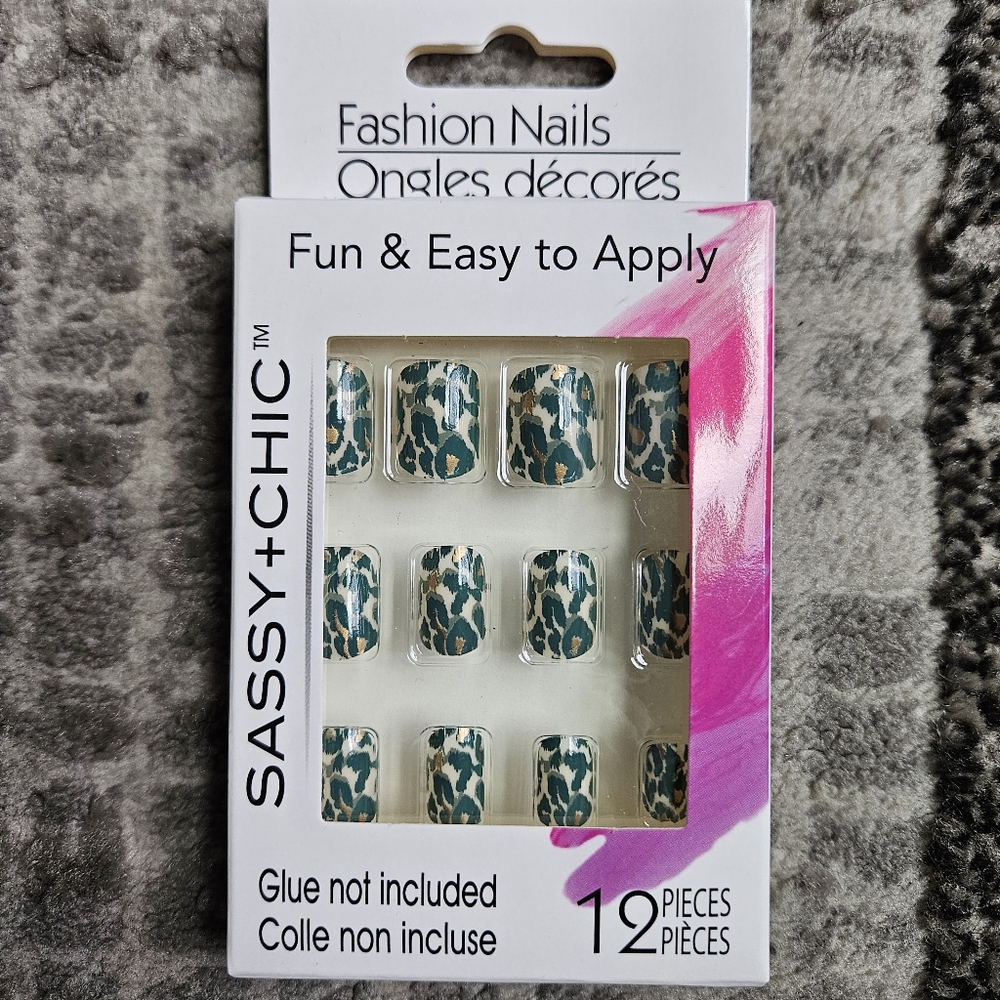 Sassy + Chic Fashion Nails (Glue not included) Brand New Animal Print Green
